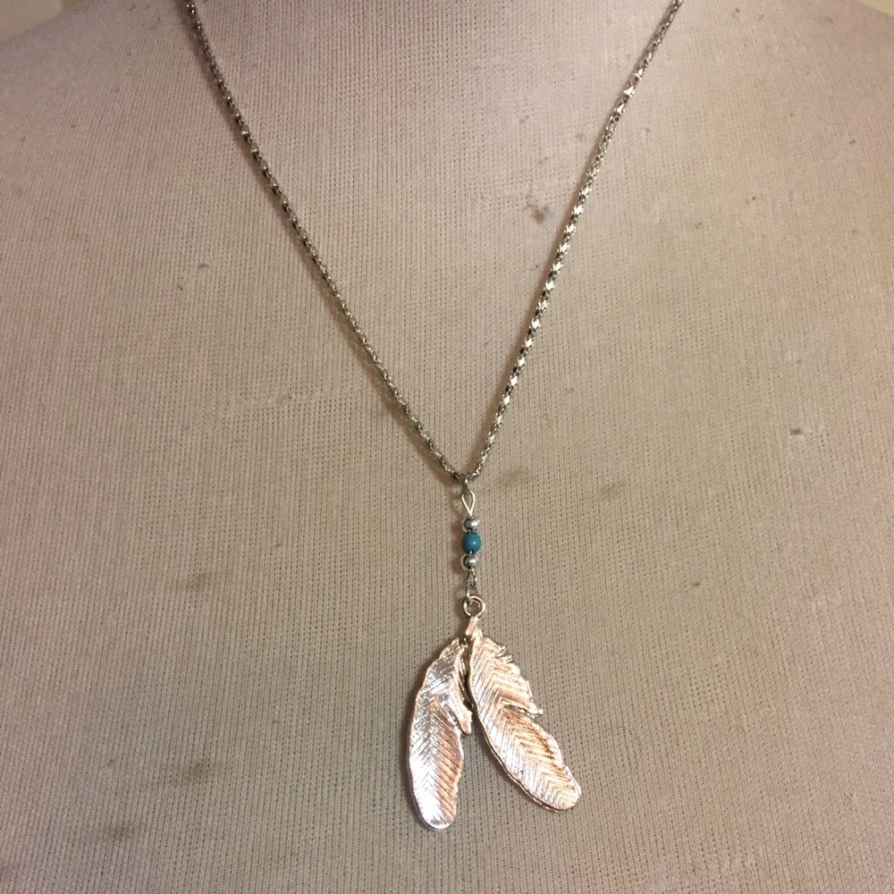 Feathers necklace with turquoise bead silver tone